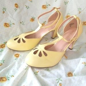 Last chance - Chase and Chloe yellow pumps heels